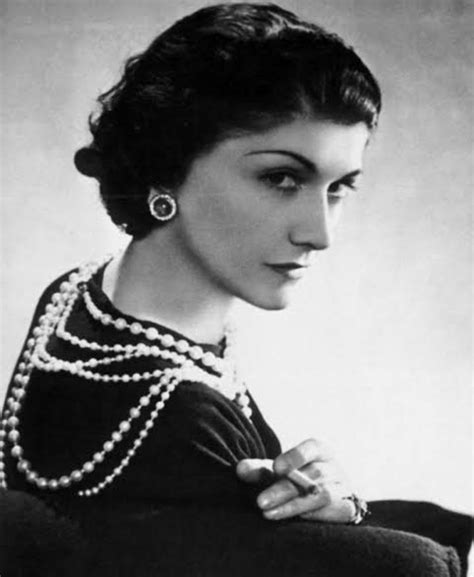 Ünlü Moda Tasarımcısı ve Yöneticisi Coco Chanel'in Biyografisi.